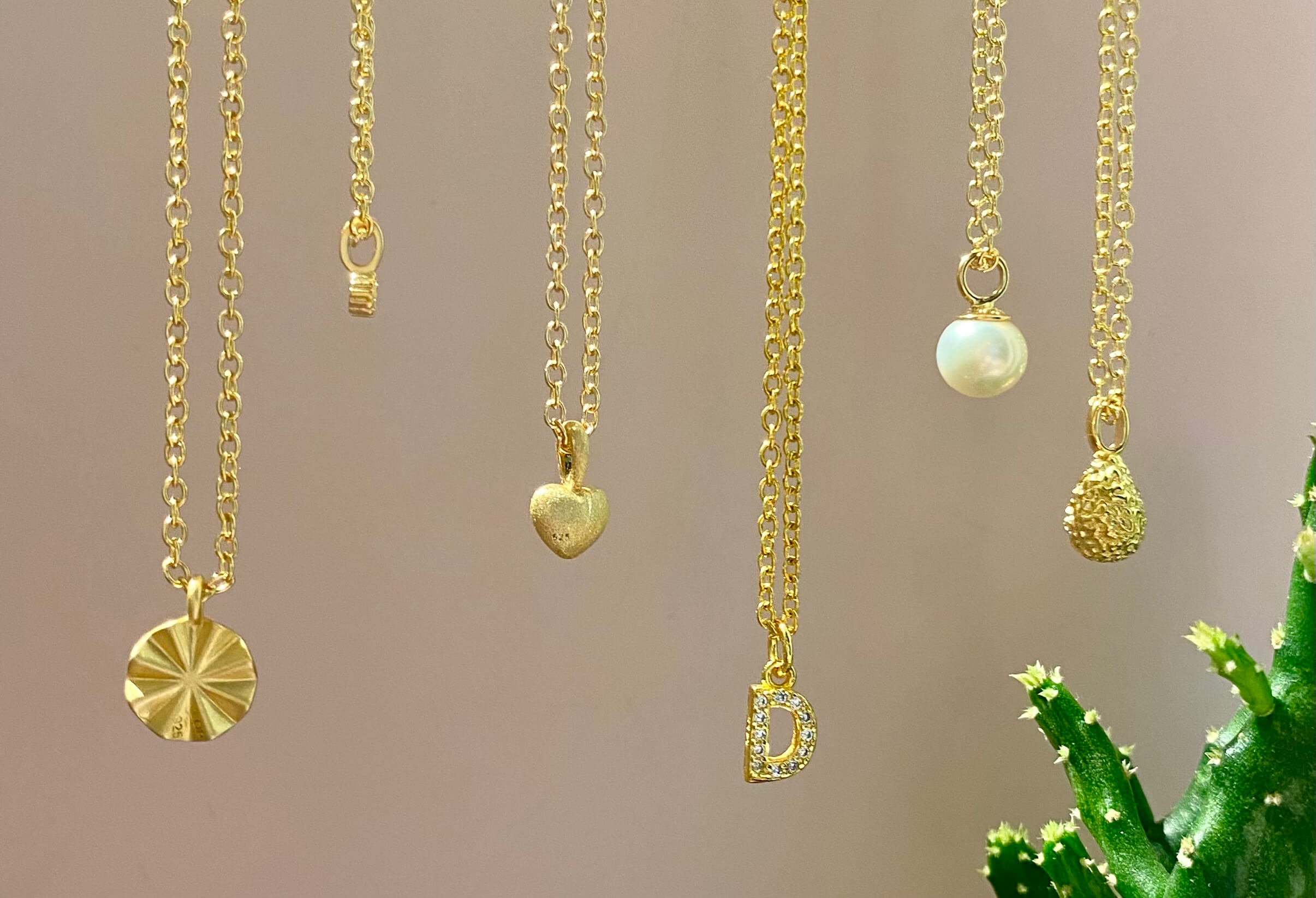 Alle halsk&aelig;der 