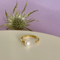 Simple pearl Ring