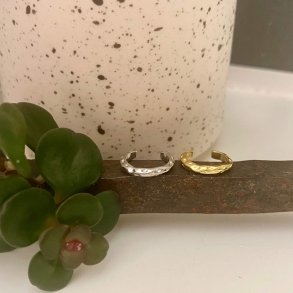 Stine ear cuff