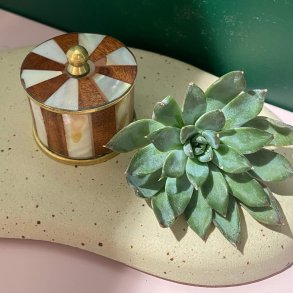 Lille cirkus smykkeske i brun